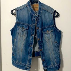 Levi’s denim vest